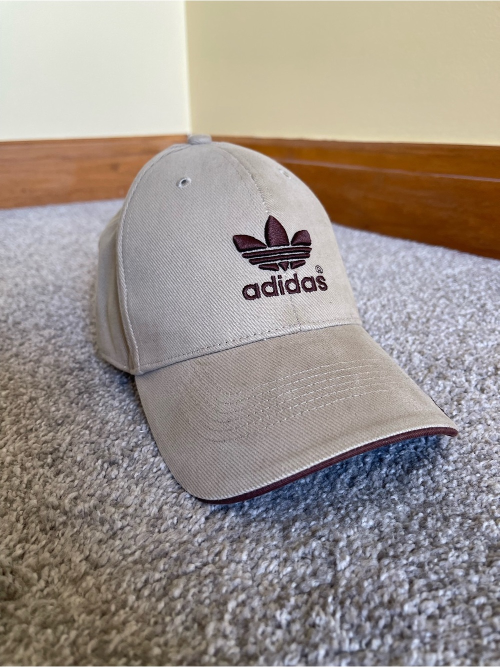 adidas Men’s Beige Baseball Cap with Burgundy Trefoil